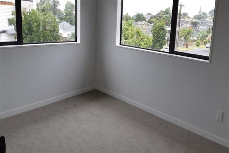 Photo of property in 7c Holland Avenue, Point England, Auckland, 1072