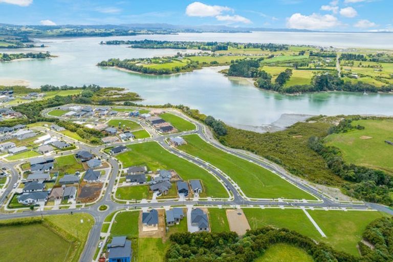 Photo of property in 9 Omahuru Road, Glenbrook, 2681