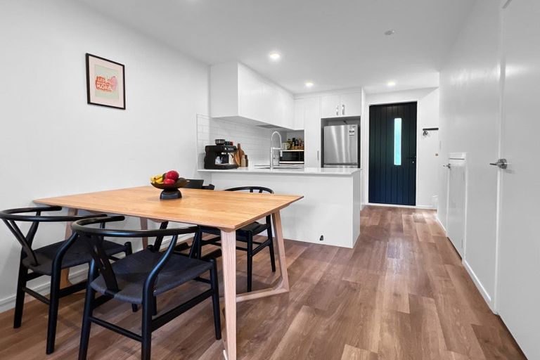 Photo of property in 31 Tokai Place, Glen Eden, 0602