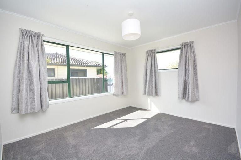 Photo of property in 17 Comet Crescent, Mangere, Auckland, 2022