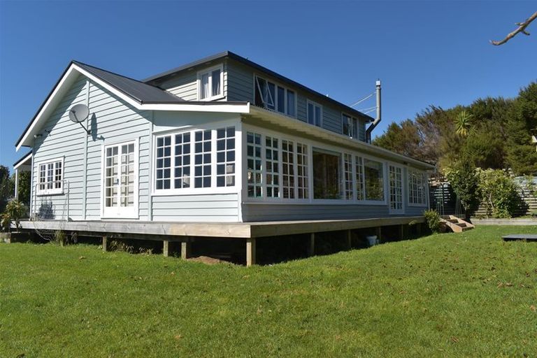 Photo of property in 344 Waitakere Road, Taupaki, Henderson, 0782