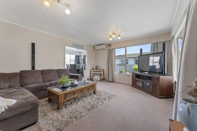 Photo of property in 26 Dunk Place, Milson, Palmerston North, 4414
