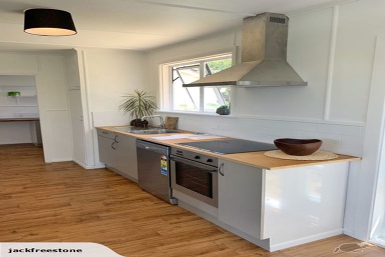 Photo of property in 69 Collingwood Street, Eltham, 4322