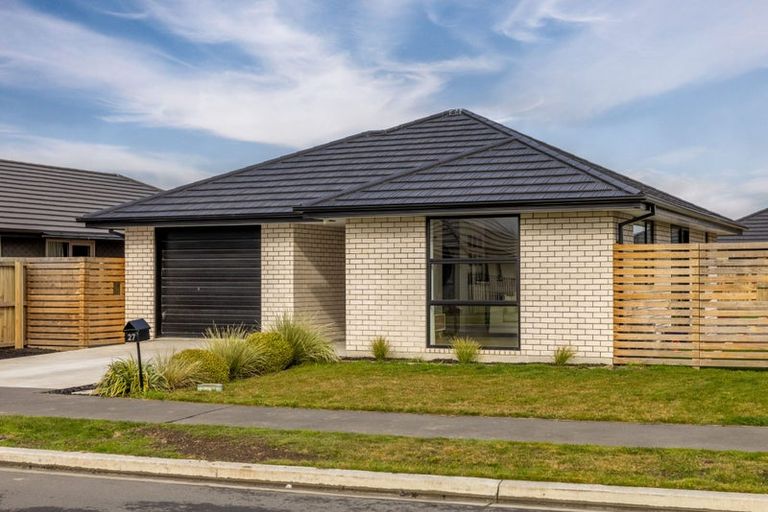 Photo of property in 27 Loch Tanna Way, Yaldhurst, Christchurch, 8042