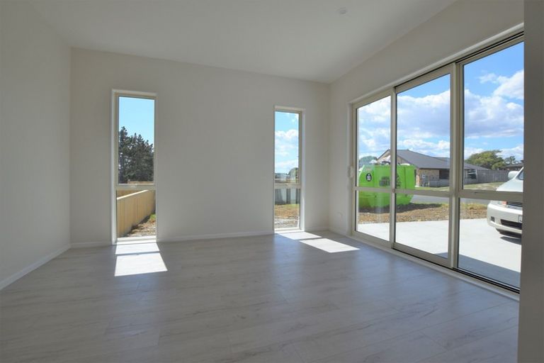 Photo of property in 36 Harbour Crest Drive, Waiuku, 2123