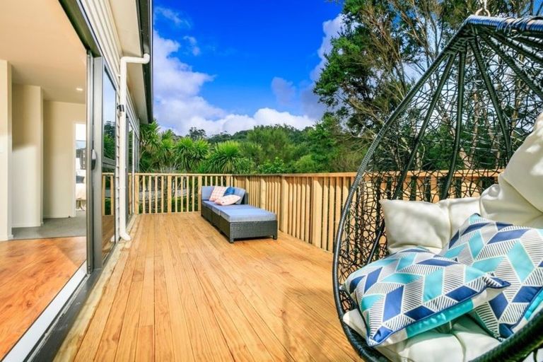 Photo of property in 22a Glastron Place, Bayview, Auckland, 0629