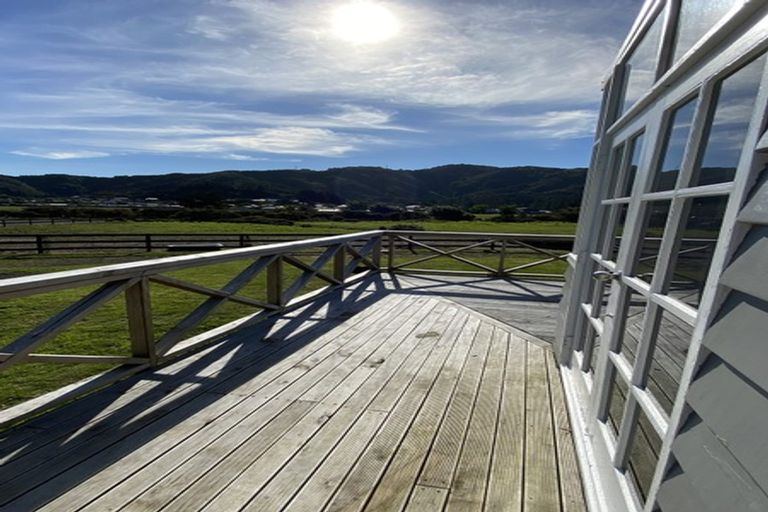 Photo of property in 112 Upper Fitzherbert Road, Wainuiomata, 5373