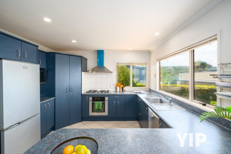 Photo of property in 45 Tamworth Crescent, Newlands, Wellington, 6037