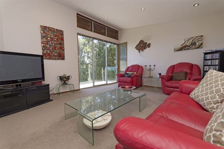 Photo of property in 10 Waitea Road, Muriwai, Waimauku, 0881