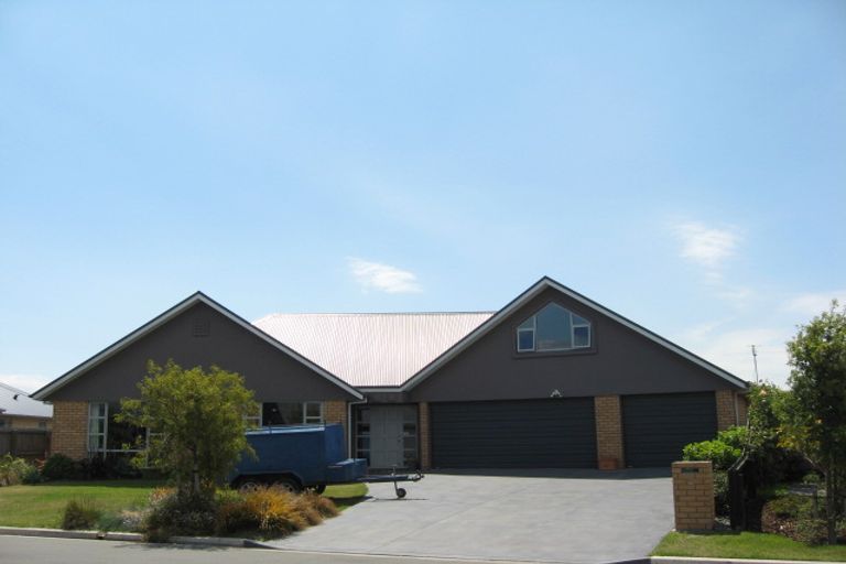 Photo of property in 8 Evergreen Place, Parklands, Christchurch, 8083