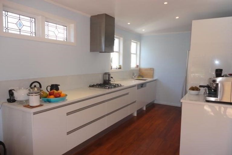 Photo of property in 40 Belle Vue Avenue, Northcote Point, Auckland, 0627