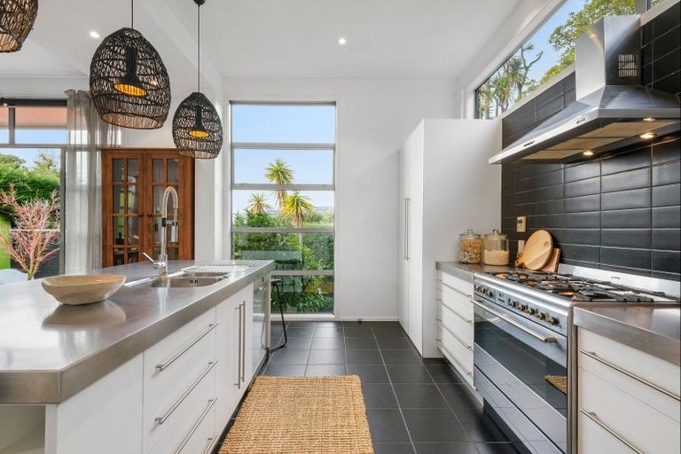 Photo of property in 1/5 Whareora Terrace, Cashmere, Christchurch, 8022