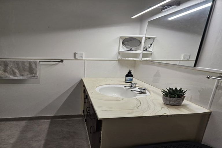 Photo of property in 2/5 Danvers Street, Havelock North, 4130