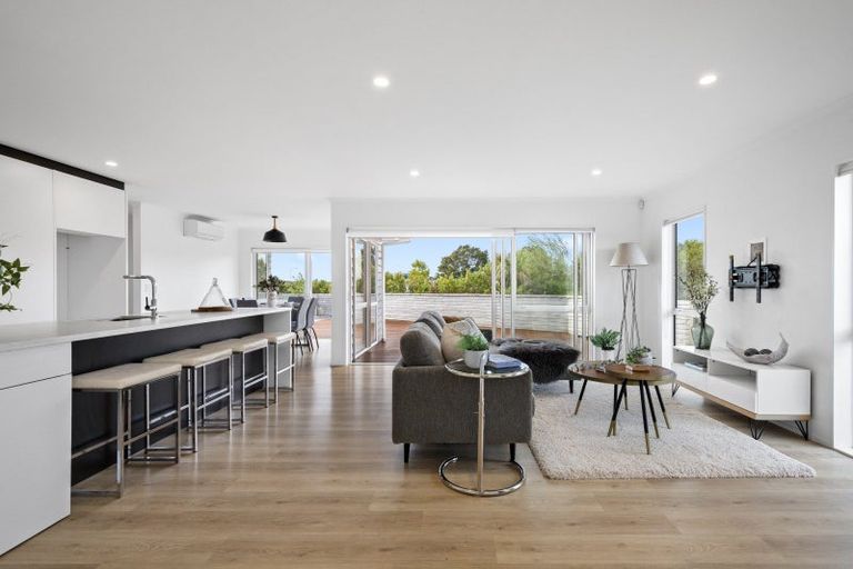 Photo of property in 13 O Ruamano Crescent, Pukekohe, 2120