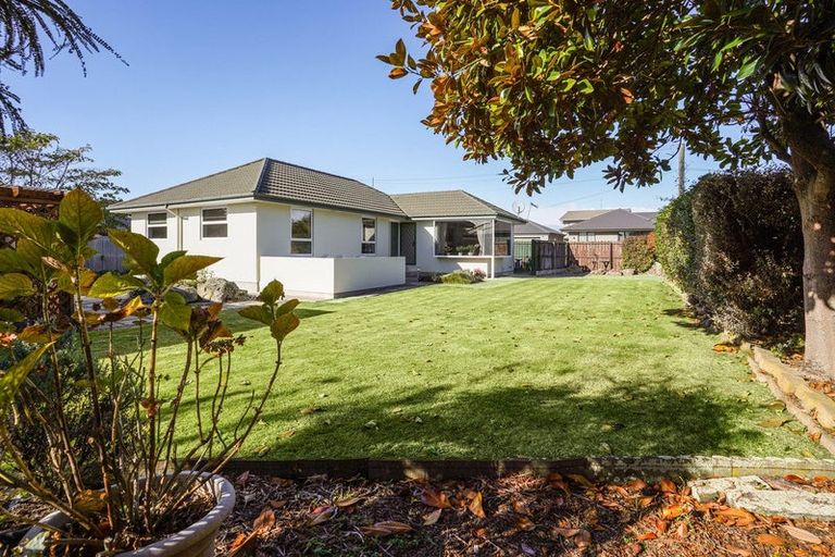 Photo of property in 176 Bower Avenue, New Brighton, Christchurch, 8083