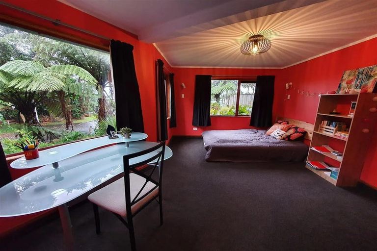 Photo of property in 12 Russell Drive, Oakura, 4314