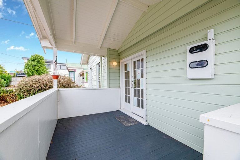 Photo of property in 71 Hutchinson Avenue, New Lynn, Auckland, 0600