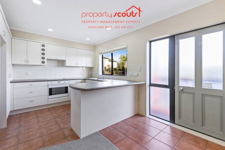 Photo of property in 9/6 Sunnydale Place, Oteha, Auckland, 0632