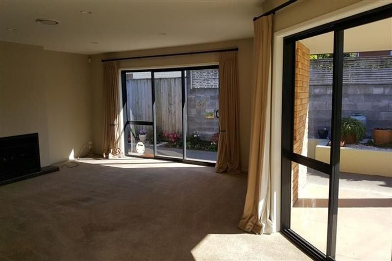 Photo of property in 62a Paynters Avenue, Strandon, New Plymouth, 4312