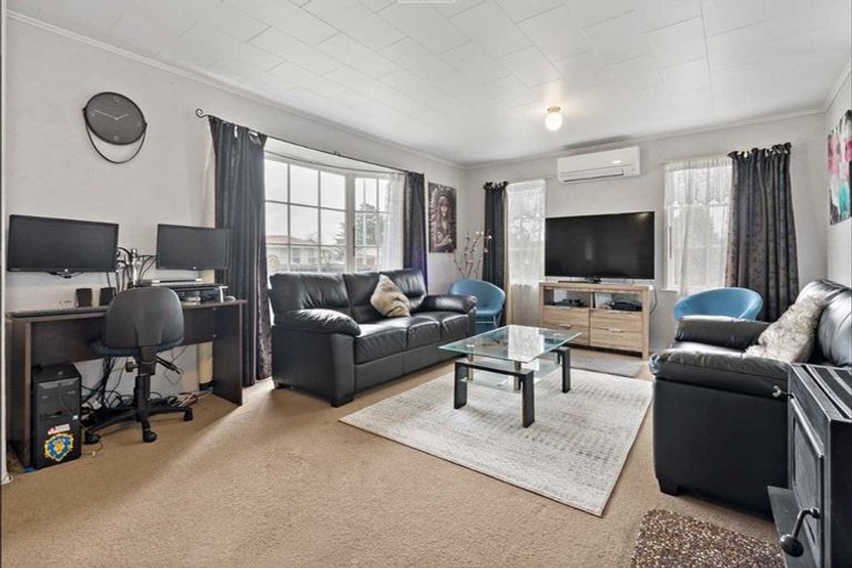 Photo of property in 14 Joanne Place, Rosehill, Papakura, 2113