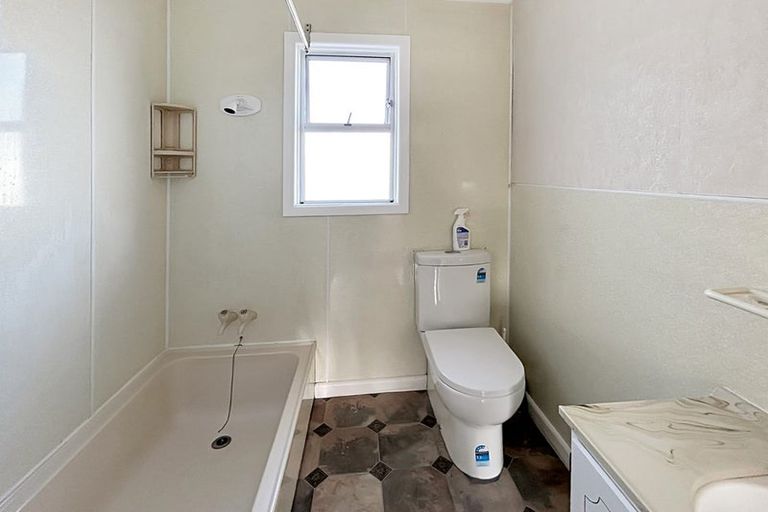 Photo of property in 1 Lancaster Street, Levin, 5510