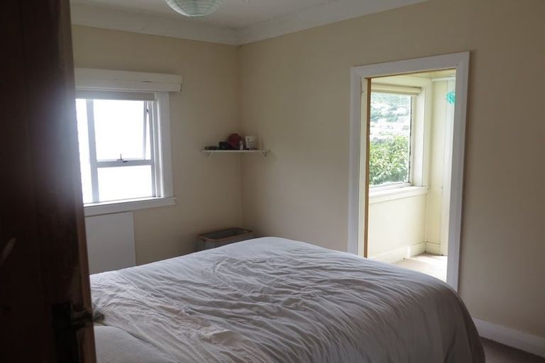 Photo of property in 28 Melbourne Road, Island Bay, Wellington, 6023