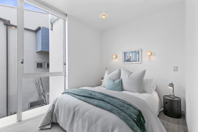 Photo of property in 1/22 The Crescent, Roseneath, Wellington, 6011