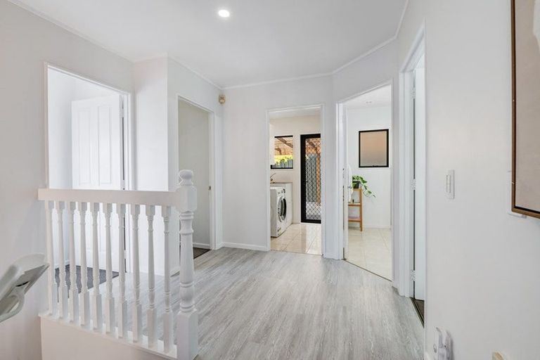 Photo of property in 2/20 Bronzewing Terrace, Unsworth Heights, Auckland, 0632