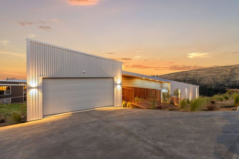 Photo of property in 1 Oxenhope Road, Richmond Hill, Christchurch, 8081