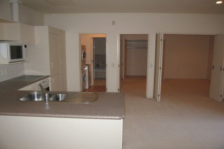 Photo of property in Maddison Apartments, 2/6g Queen Street, Palmerston North, 4410