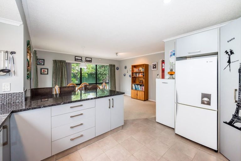 Photo of property in 12 Tobys Way, Waikanae Beach, Waikanae, 5036