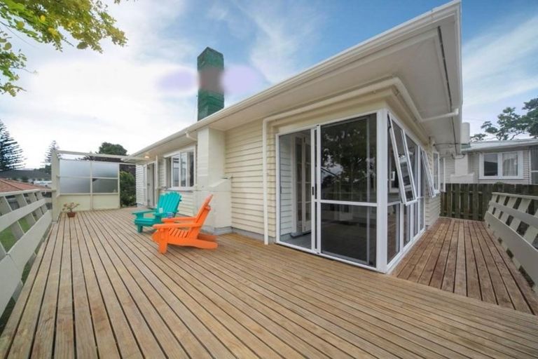 Photo of property in 52 Beaubank Road, Kelston, Auckland, 0602