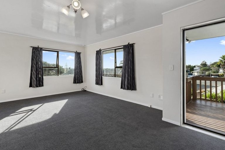 Photo of property in 1/13 Exeter Place, Unsworth Heights, Auckland, 0632