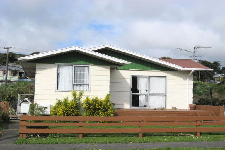 Photo of property in 3 Regent Place, Blagdon, New Plymouth, 4310