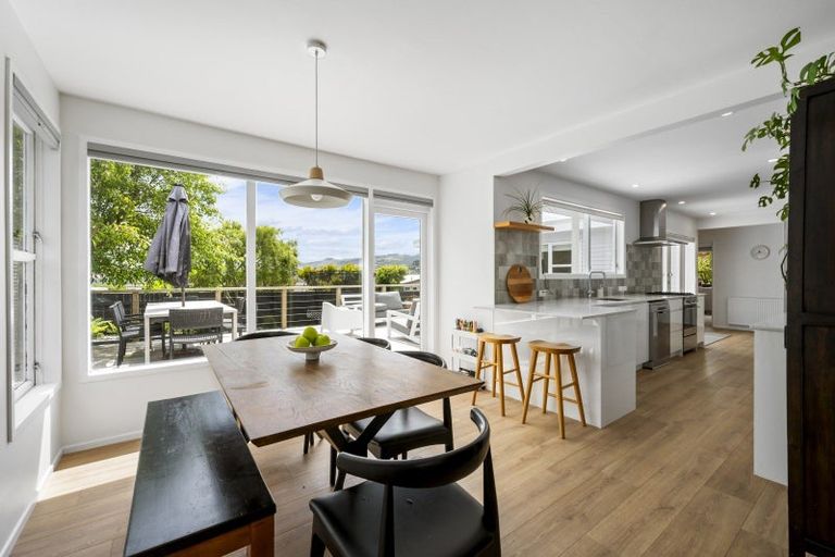 Photo of property in 50 Churton Drive, Churton Park, Wellington, 6037