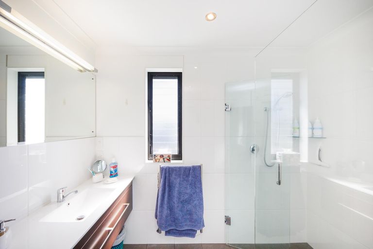 Photo of property in 27 Ruapehu Drive, Fitzherbert, Palmerston North, 4410