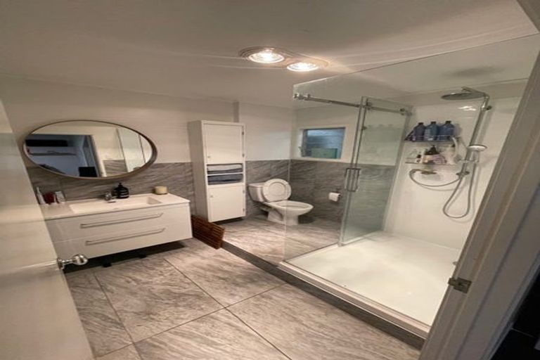 Photo of property in 1/196 Lake Road, Belmont, Auckland, 0622