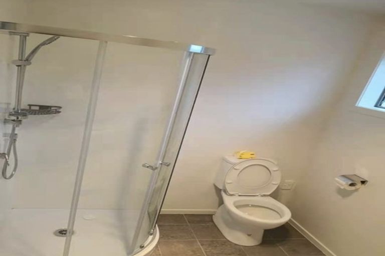 Photo of property in 3 Julia Place, Totara Vale, Auckland, 0629