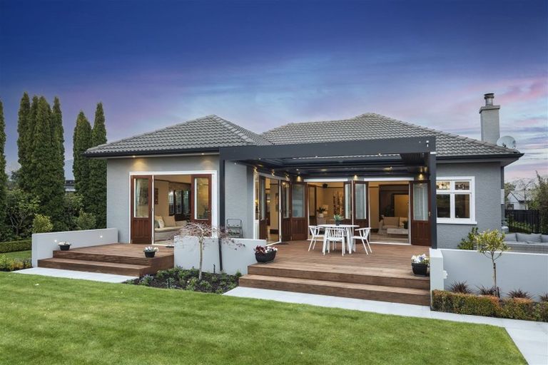 Photo of property in 121 Weston Road, St Albans, Christchurch, 8052
