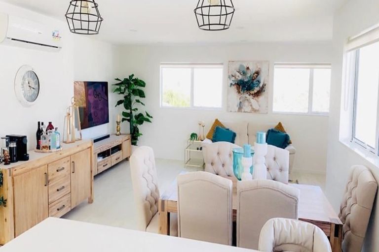 Photo of property in 10a Glenfield Road, Birkenhead, Auckland, 0626