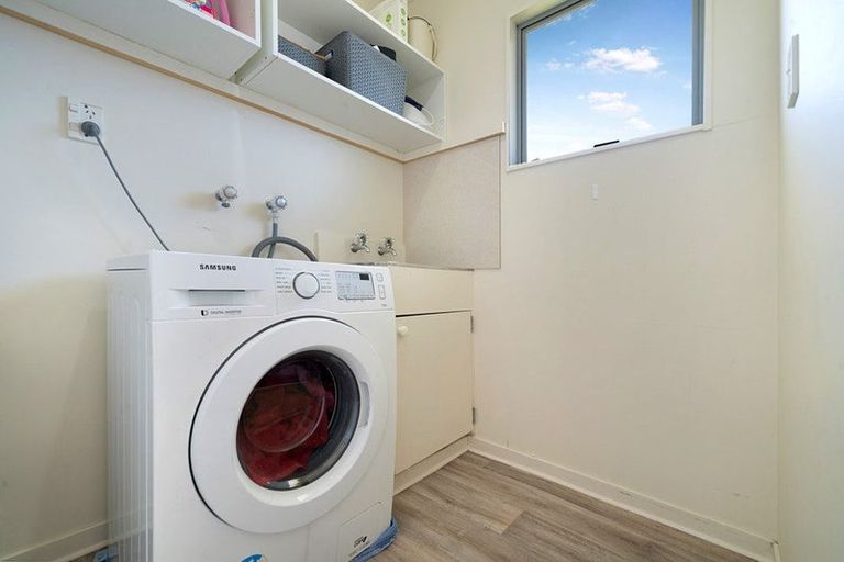 Photo of property in 12b Sturges Road, Henderson, Auckland, 0612