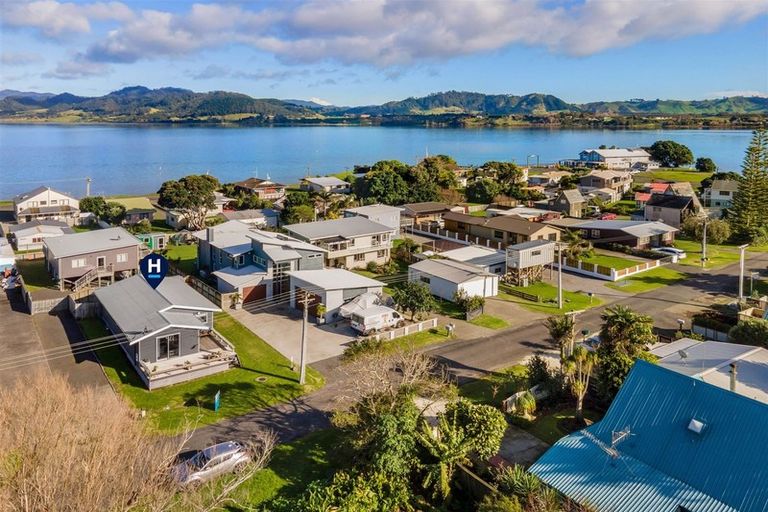 Photo of property in 16 Tatai Road, Bowentown, Waihi Beach, 3177