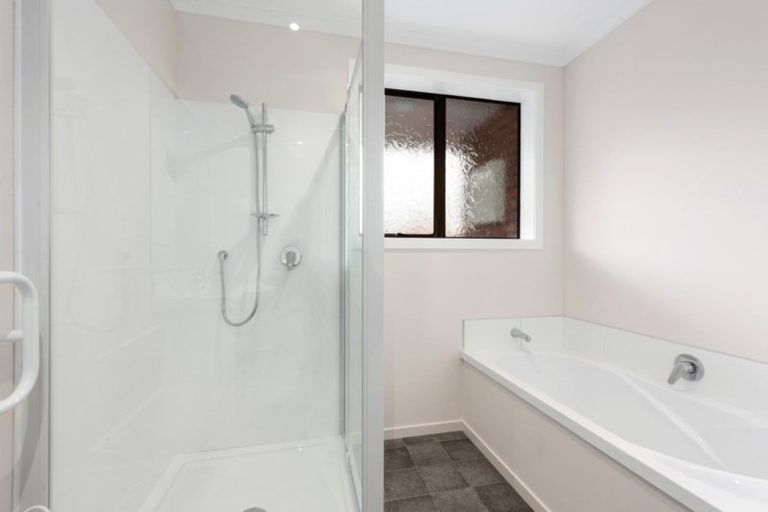 Photo of property in 2/23a Ranfurly Street, Trentham, Upper Hutt, 5018