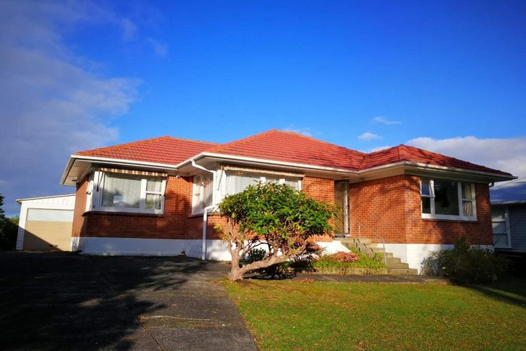 Photo of property in 100 Gossamer Drive, Pakuranga Heights, Auckland, 2010
