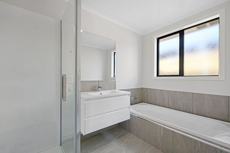 Photo of property in 39 Waruhia Crescent, Rototuna North, 3281