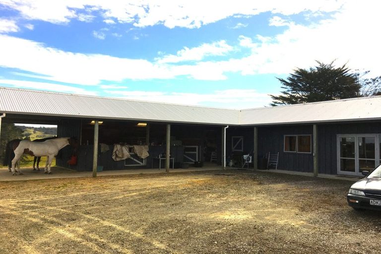 Photo of property in 175 Hanham Road, Kumeu, 0891