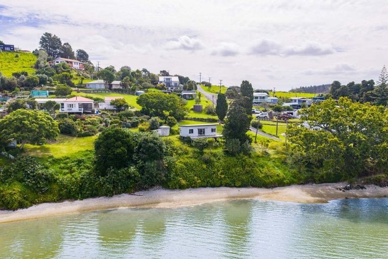 Photo of property in 16 Fisher Street, Pahi, Paparoa, 0571