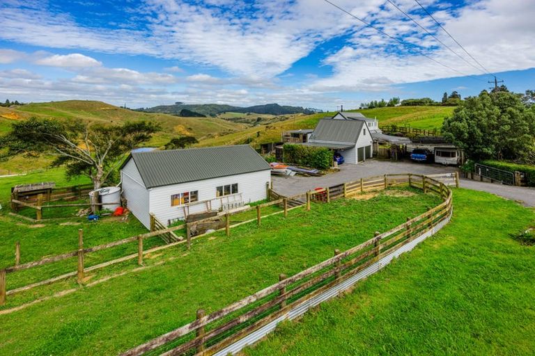 Photo of property in 613 Paparata Road, Bombay, 2675