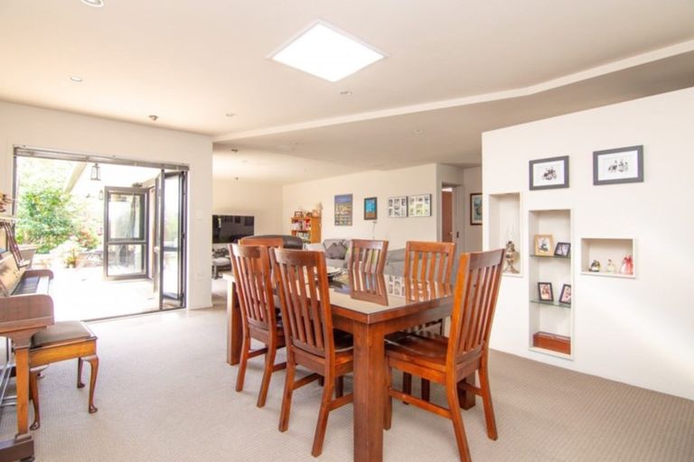 Photo of property in 8 Northbrook Court, Roslyn, Palmerston North, 4414