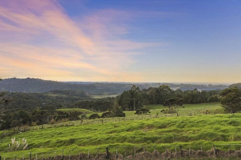 Photo of property in 267 Forest Hill Road, Waiatarua, Auckland, 0612